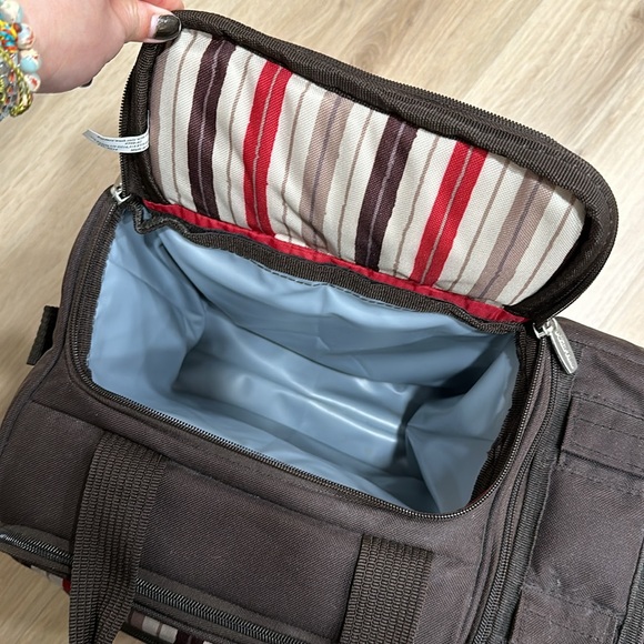 🧺 Picnic Time Striped Malibu Insulated Picnic Basket. Practically new! - Picture 7 of 13